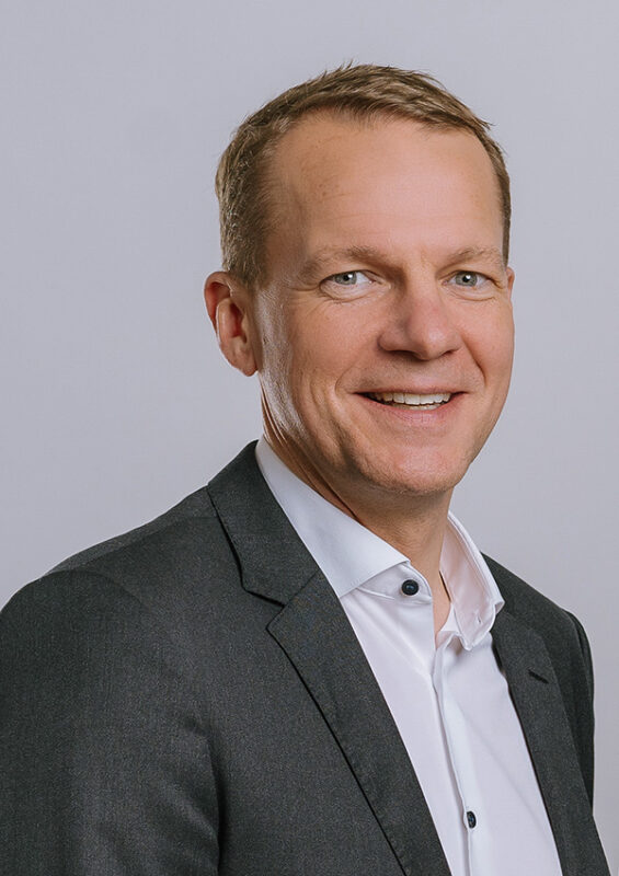Dipl.-Ing. (FH) Carsten Engelke VP Engineering & Partner